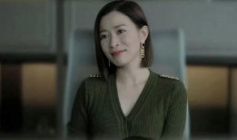 新闻女王爆料者是谁扮演的,是谁在暗中操控舆论风云？